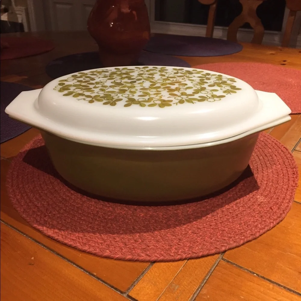 Vintage Pyrex Olive Verde Casserole Dish